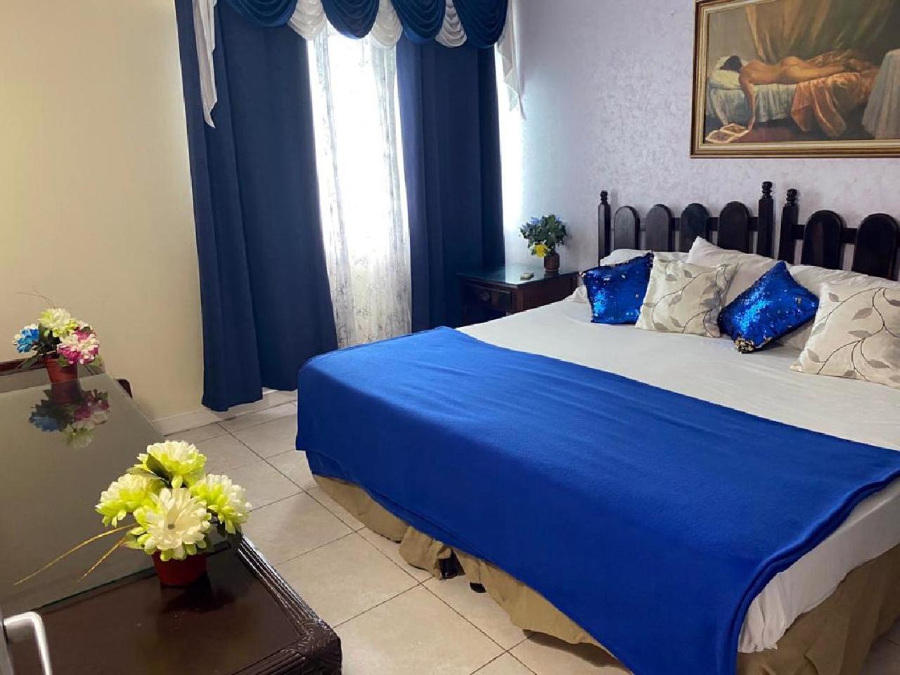Beach-Side Condos At Turtle Beach Towers Ocho Rios Ruang foto