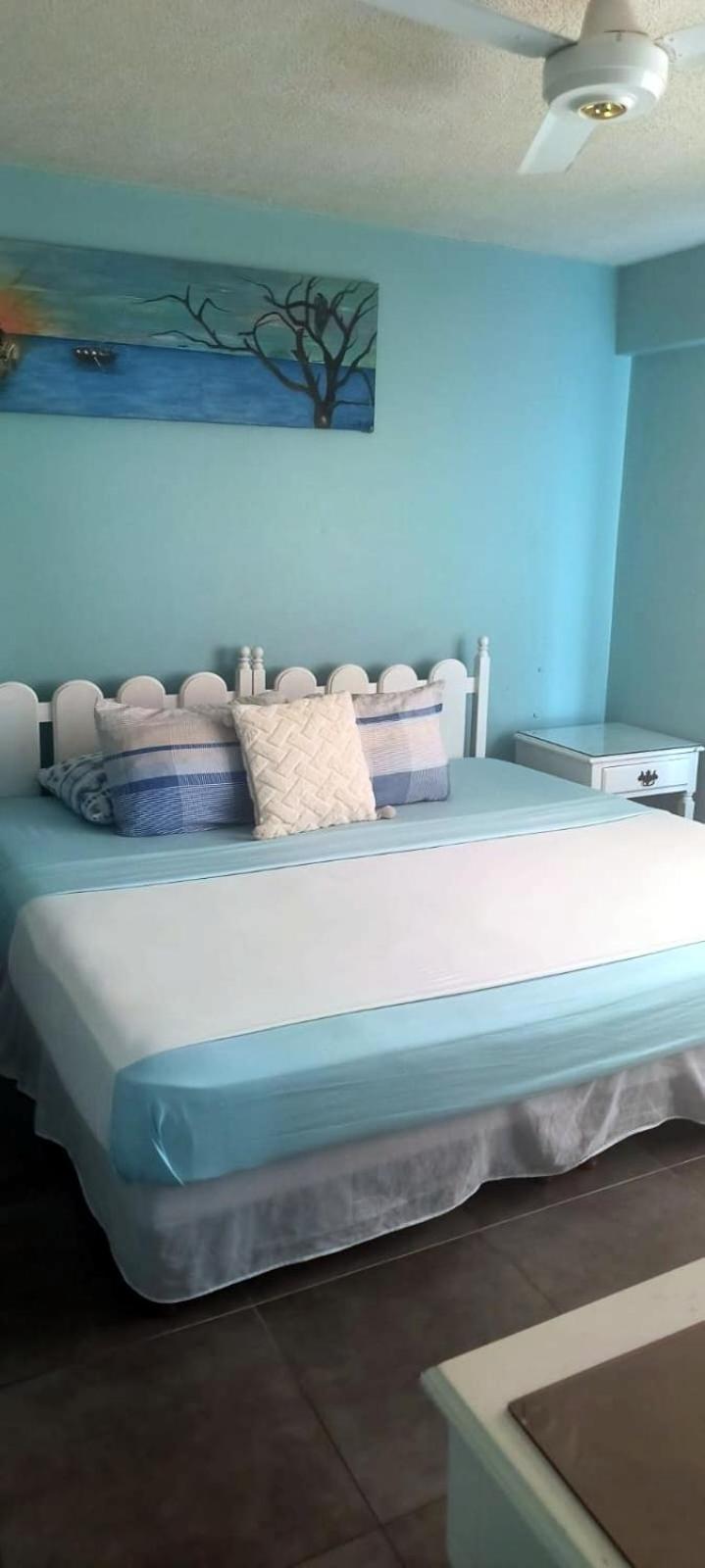 Beach-Side Condos At Turtle Beach Towers Ocho Rios Bagian luar foto
