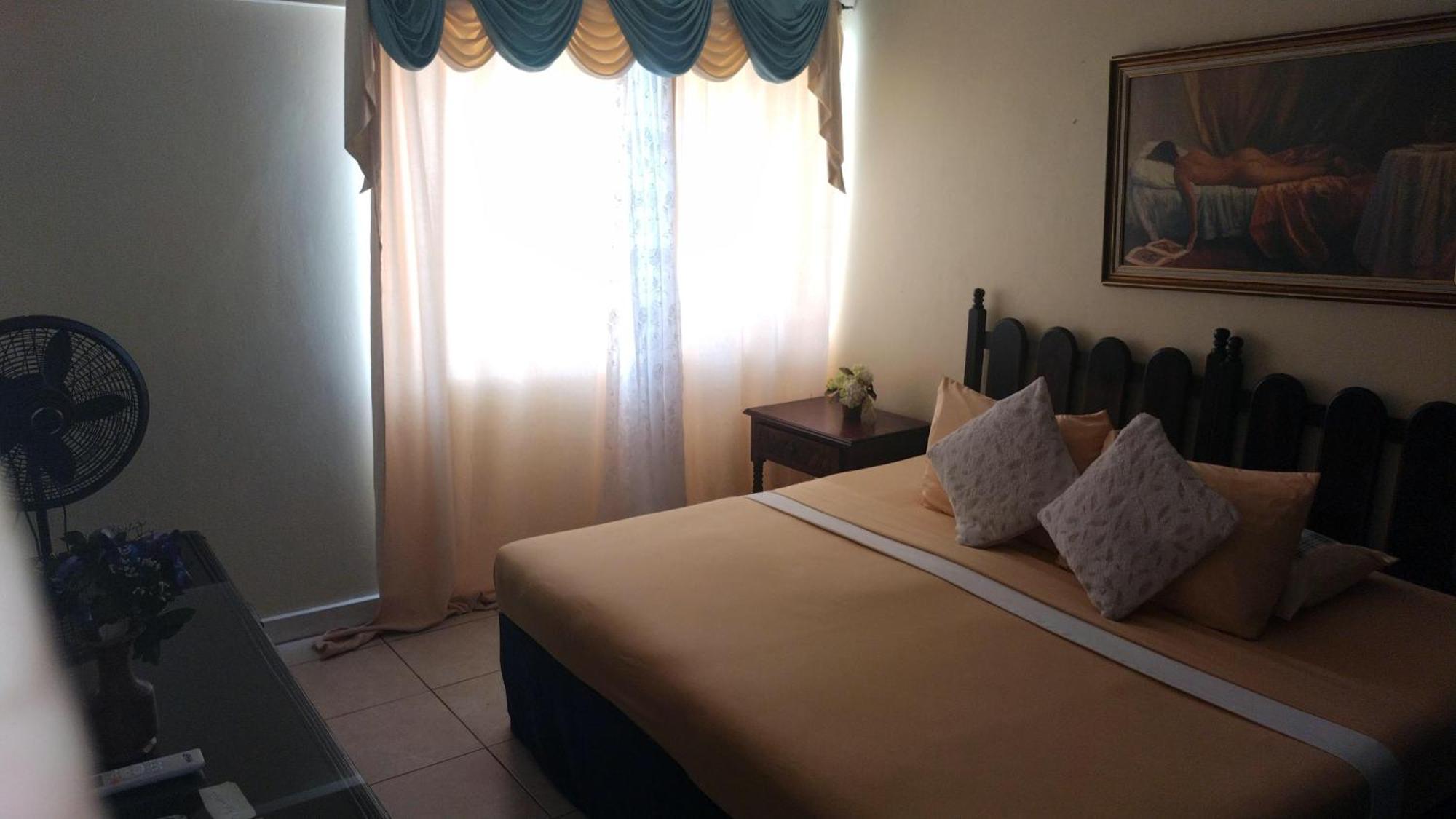 Beach-Side Condos At Turtle Beach Towers Ocho Rios Bagian luar foto